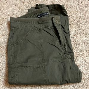 Lee Relaxed Fit Green multi-pocket cargo Capri Pants